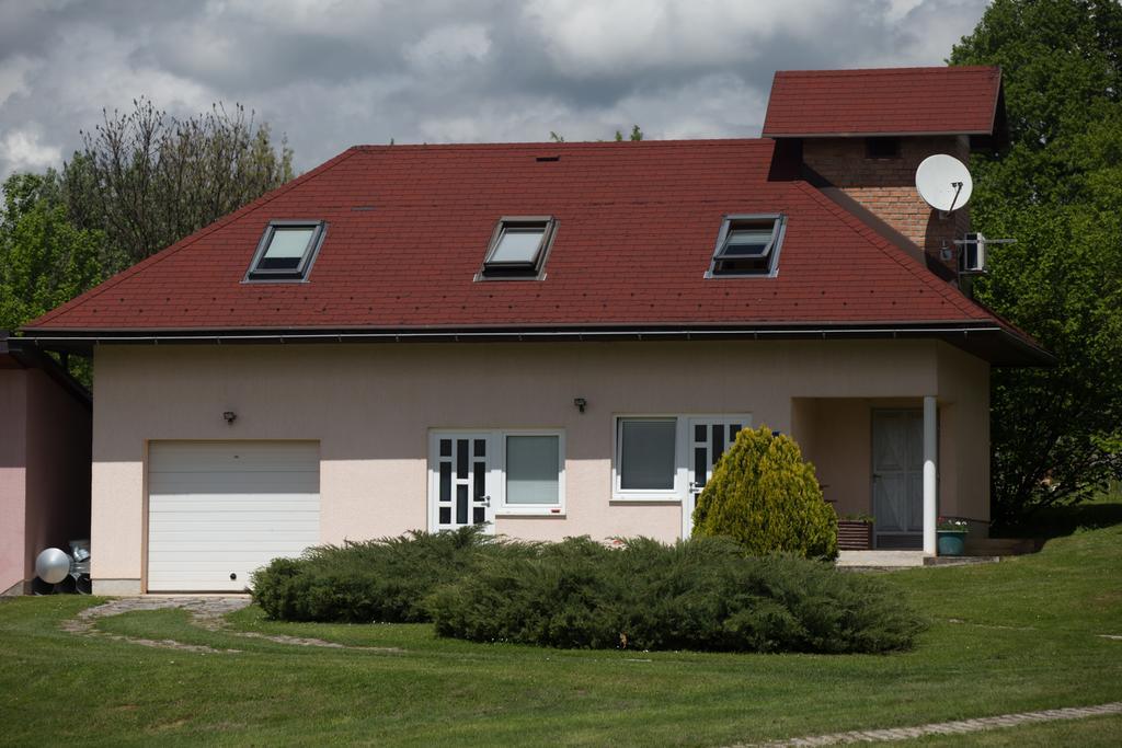 Apartment Oreskovic Оточац Экстерьер фото