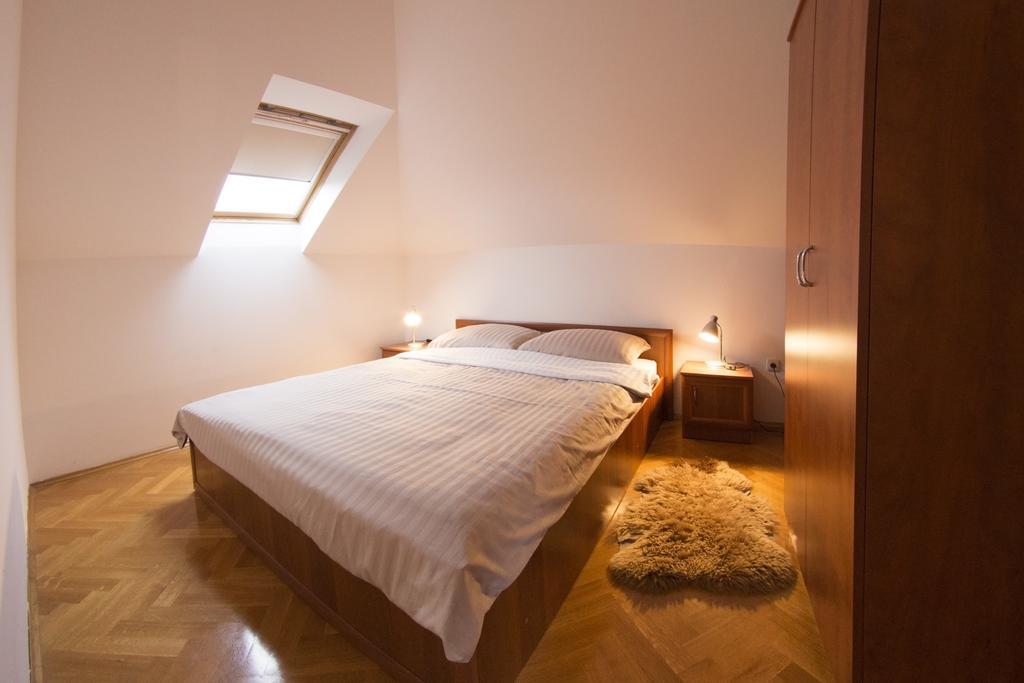 Apartment Oreskovic Оточац Экстерьер фото