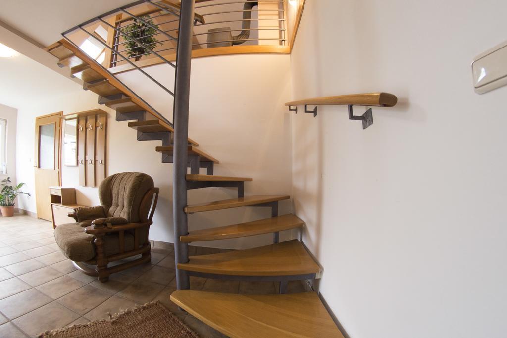 Apartment Oreskovic Оточац Экстерьер фото