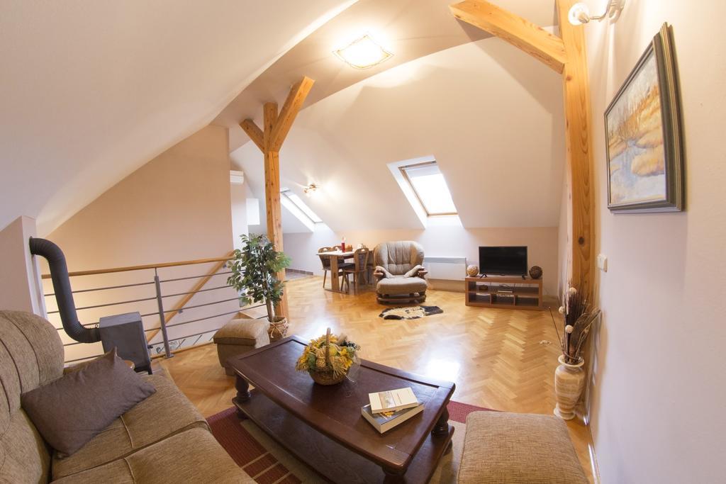 Apartment Oreskovic Оточац Экстерьер фото